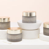 Vegan Beauty Cadeaubox van INIKA: Quench Duo Skincare giftbox met rich night cream en richt day creamVerwen jezelf of een ander met dé musthaves voor je ochtend en avondroutine; dag- en nachtcrème. Deze zeer voedende, anti-aging en hydratatie-stimulerende set is perfect voor een doffe, droge, vochtarme of rijpere huid. De set is geschikt voor alle huidtypes, waaronder de gevoelige huid. Verrijkt met botanische actieve ingrediënten zoals Maca Root, Resveratrol & Phytofuse Renew.  
