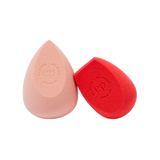 De Bio All-Beauty Sponges - beautyblender van Ere Perez zijn de perfecte keuze voor wie op zoek is naar een duurzaam en eco-friendly alternatief voor traditionele beautyblenders. In deze set van 2 sponzen vind je 100% plant-based exemplaren, gemaakt van natuurlijke materialen zoals sugarcane, cassava en corn. Dit maakt ze niet alleen milieuvriendelijk, maar ook nog eens biodegradable en composteerbaar nadat je na verloop van tijd weer een nieuw setje aan wilt schaffen.