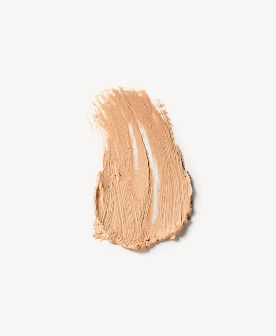 Ere Perez vegan concealer om de probleemgebieden van je huid perfect te camoufleren. Dekt roodheid als geen ander en donkere kringen en vlekken verdwijnen als sneeuw voor de zon. Ook als je last hebt van pigmentvlekken is deze volledig dekkende concealer uitermate geschikt, de natuurlijke concealer smelt in de huid voor een long-lasting natuurlijke look.