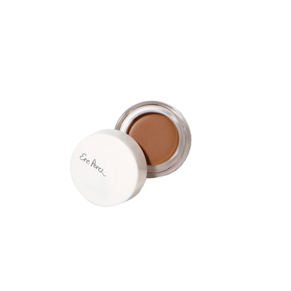 Ere Perez vegan concealer om de probleemgebieden van je huid perfect te camoufleren. Dekt roodheid als geen ander en donkere kringen en vlekken verdwijnen als sneeuw voor de zon. Ook als je last hebt van pigmentvlekken is deze volledig dekkende concealer uitermate geschikt, de natuurlijke concealer smelt in de huid voor een long-lasting natuurlijke look.