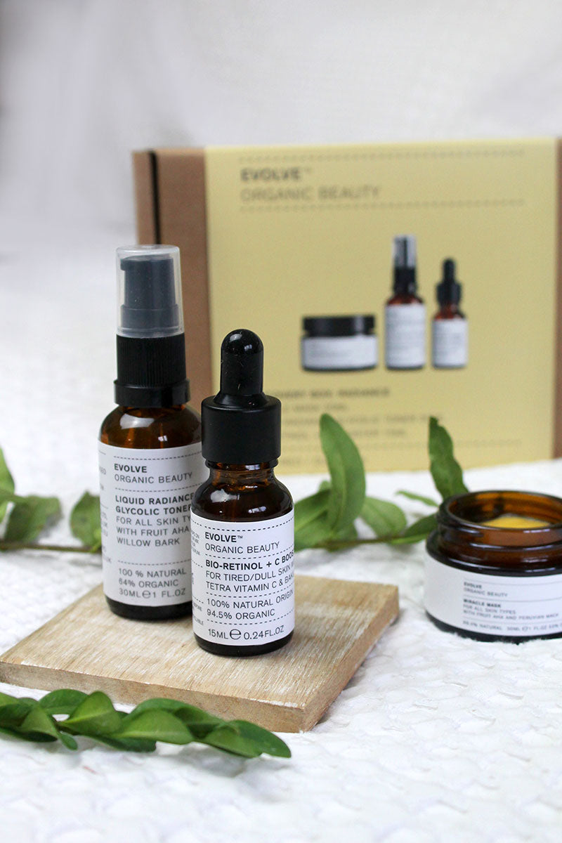  De vegan Bio-Retinol + C Booster van Evolve is een op olie gebaseerde booster, die een doffe, vermoeide huid voedt en helpt weer te gaan stralen.