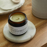 Dit biologische gezichtsmasker van Evolve Organic Beauty is specifiek ontwikkeld om de onzuivere huid te bestrijden en daarnaast ook nog eens geheel vegan en dierproefvrij, wie wilt dat nou niet! Het verwijdert giftige stoffen, ontstopt poriën en voorkomt toekomstige huiduitslag. Met behulp van ontgiftende klei, Noni en natuurlijke salicylzuur, reinigt en exfoliërt het de huid zacht voor een heldere, gebalanceerde uitstraling.
