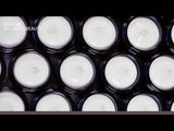 Deze award winnende vegan moisturizer herstelt de normale tot droge huid met een mix van pure organische oliën. Organische arganolie voedt, terwijl natuurlijk hyaluronzuur kalmeert en hydrateert. hypoallergeen geparfumeerd met kalmerende natuurlijke vanille- en kokosnootgeur. Vegan, clean, dierproefvrij en natuurlijk.