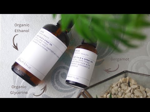 Evolve Organic Beauty Keep Calm & Spray On Hand Sanitizer is geformuleerd met 70% alcohol, wat 10% meer is dan de minimum aanbevolen hoeveelheid om effectief te zijn tegen het virussen. Deze vegan hand sanitizer bevat organische glycerine voor hydratatie en biologische etherische olie van Bergamot vanwege zijn antivirale eigenschappen en zijn heerlijke oppeppende geur.