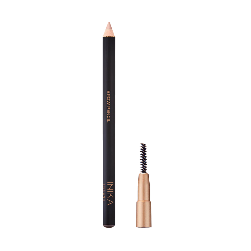 Krijg perfect gedefinieerde wenkbrauwen dankzij deze natuurlijke & vegan brow pencil van INIKA. Verrijkt met gecertificeerde biologische ingrediënten om jouw wenkbrauwen te shapen & op te vullen.