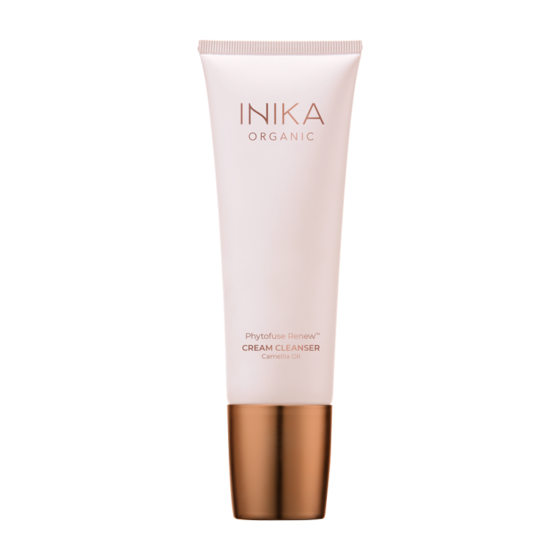 Deze natuurlijke gezichtsreiniger heeft een siliconen borstelkop om de huid diep te reinigen. De zachte borstelharen zorgen ervoor dat de cleanser dieper in het huidoppervlak doordringt en alle onzuiverheden en sporen van make-up grondig reinigt. Ondertussen voeden de botanische ingrediënten de huid en bestrijdt het tekenen van veroudering, zoals rimpels en fijne lijntjes. Wat kan je nog meer wensen van een cleanser?