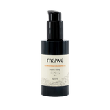 De veganistische Nourishing Cleansing Oil is een zachte, zeer effectieve oliereiniger die emulsifieert in contact met water. De vegan formule is op basis van biologische rozenbottel (koudgeperste olie en fruit extract), granaatappel extract, moringa olie, macadamia, grape seed, zoete amandel en olijf. Ze bevat geen parfum of essentiële olie, noch bewaarmiddelen. Deze werkt heel goed om make-up of SPF te verwijderen