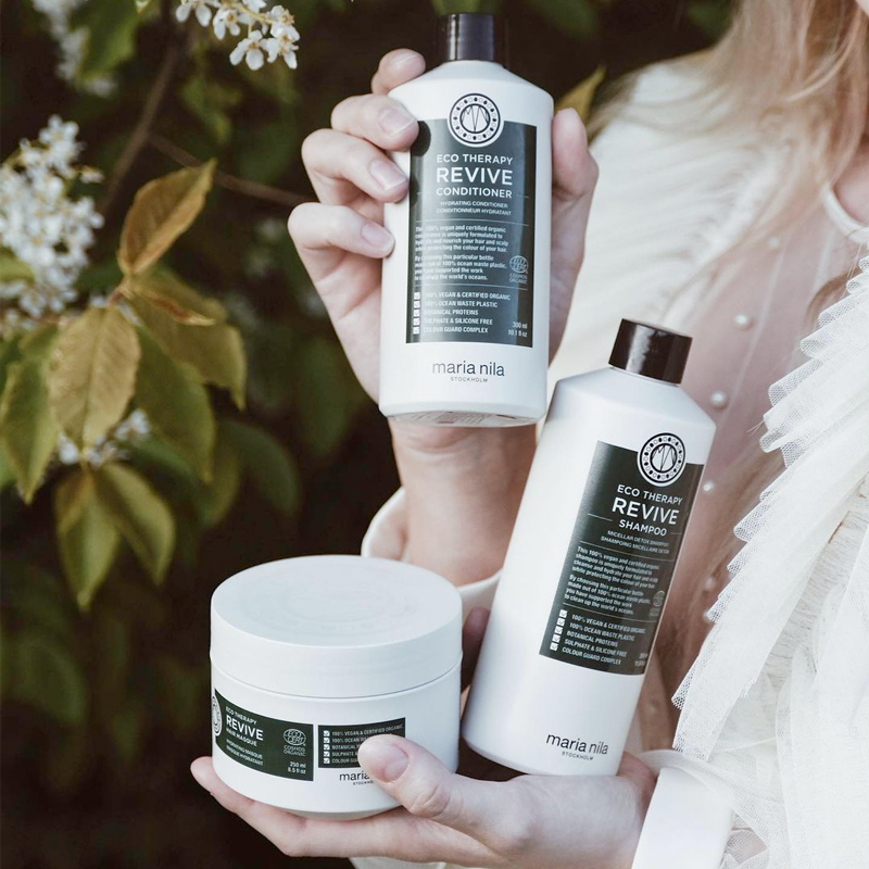 Maria Nila's Eco Therapy Revive collectiobn met shampoo, conditioner en haarmasker. Vegan haarspullen.