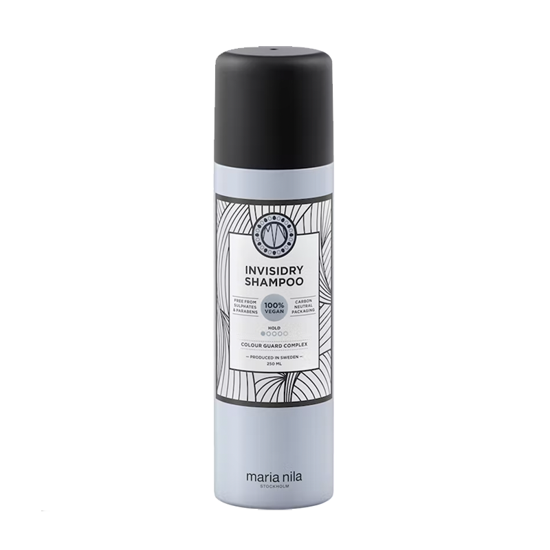 De Invisidry Shampoo Style And Finish van Maria Nila beschermt je haar tegen UV-stralen, bevat 100% plantaardige ingrediënten, heeft een holdfactor van 1 (dus geen stug haar), bevat geen parabenen plus sulfaten en heeft een beschermende werking tegen kleurverlies dankzij het ColorGuard Complex.