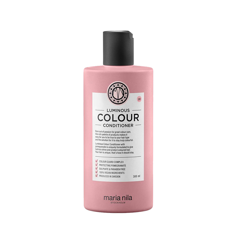 Speciaal voor gekleurd haar hebben we de Maria Nila Luminous Colour Giftbox, deze versterkt de haarstructuur en geeft het meer glans aan het haar. Deze set bevat de Luminous Shampoo en Luminous Conditioner en een gratis Cream Heat Spray. De Maria Nila Cream Heat Spray is een verzorgende spray die het haar beschermt tegen hitte van stylingtools en gespleten punten voorkomt. Vegan, dierproefvrij en natuurlijk.