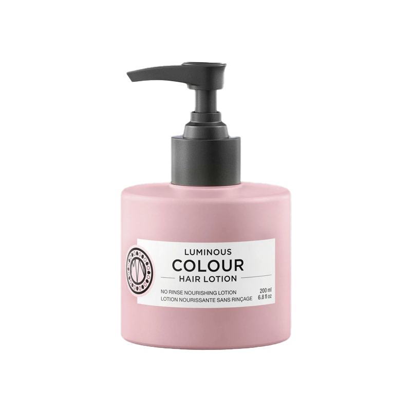 Maria Nila Luminous Colour Hair Lotion is een kleurbehoudende en hittebeschermende haarlotion die zorgt voor voeding en glans voor droog en gevoelig haar. De lotion geeft een gladde finish en is perfect te gebruiken voor het stylen. Dankzij Granaatappelextract en antioxidanten vermindert de haarlotion pluizend haar. 