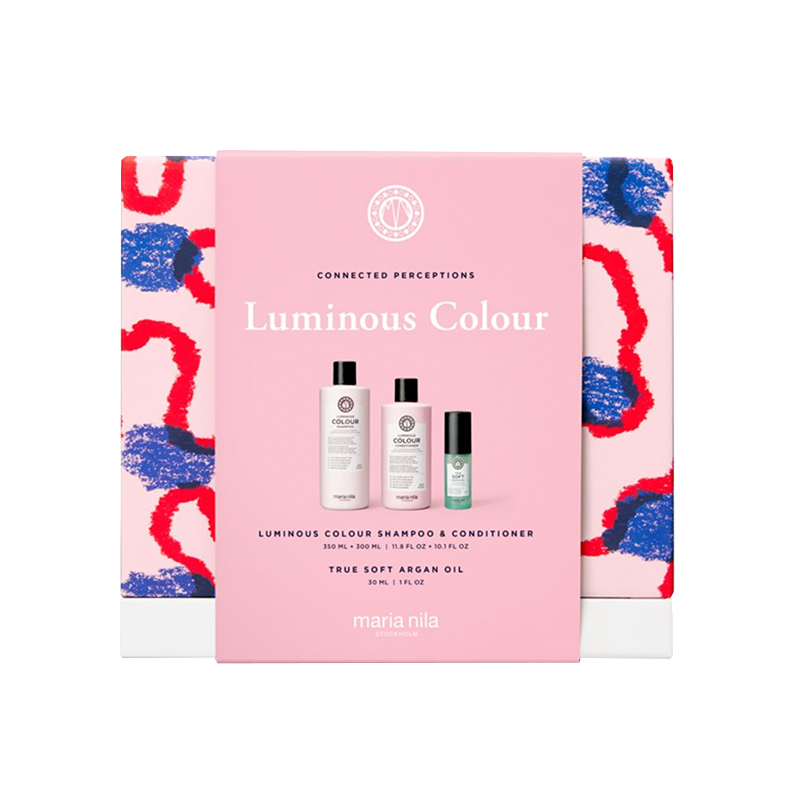 peciaal voor gekleurd haar hebben we de Maria Nila Luminous Colour Holiday Giftbox, deze versterkt de haarstructuur en geeft het meer glans aan het haar. Deze set bevat de Luminous Shampoo en Luminous Conditioner en een gratis True Soft Argan Oil. Maria Nila True Soft Argan Oil is een voedende organische argan olie om je haar te verzachten, te hydrateren en te versterken.