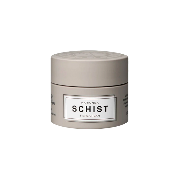  Maria Nila Minerals Schist - Fibre Cream is een voedende crème met weinig glans. Door de medium hold is het zeer geschikt voor korte tot halflange kapsels. Vochtinbrengende sheaboter en olijfolie vormen een hydraterende formule die het haar beschermt tegen uitdroging. De crème heeft een bloemengeur met exotische vanille en jasmijn. 