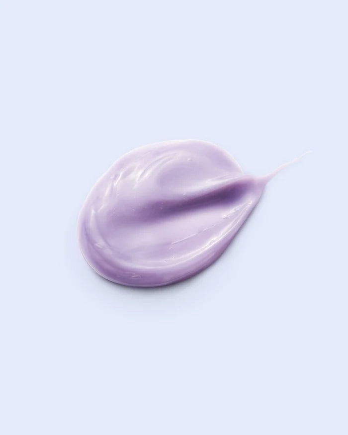 Binnen slechts 3 minuten zacht en glanzend haar zonder gele of koperachtige tinten? Het Sheer Silver Booster Masque Haarmasker van Maria Nila maakt het mogelijk! Dit diepvoedende finishing product met violetpigment neutraliseert gele tinten en vervangt zowel je haarmasker als conditioner. Met maar liefst 10 keer meer actieve ingrediënten en 50% meer geur dan de haarproducten van Maria Nila, is dit masker dé perfecte oplossing voor een salonwaardig resultaat, ook wanneer je onderweg bent. 