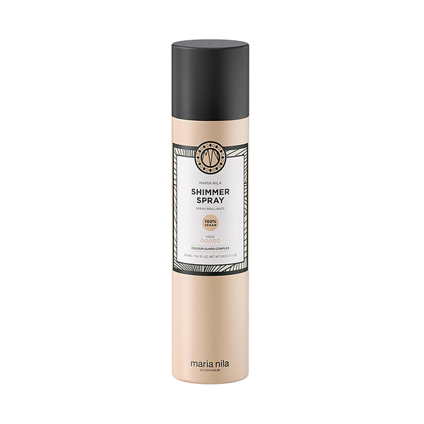 De Maria Nila Style & Finish Shimmer Spray is een haarproduct dat is ontworpen om het haar een prachtige glans te geven en je haar er gezond en levendig uit laat zien. Deze geweldige vegan shimmer haarspray is vrij van sulfaten en parabenen, waardoor het veilig is voor dagelijks gebruik.