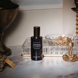Voor ultiem glanzende lokken, dit multi-afbreekbare serum met 3 ingrediënten is doordrenkt met amla-extract, dat een hoge concentratie oliezuur, vitamine C, vitamine E, jasmijnolie en zonnebloemolie bevat om breuk onder controle te houden. Het versterkt en herstelt droog/beschadigd haar en voed de hoofdhuid. Dankzij de koudgeperste extractiemethode wordt elk ingrediënt met de hoogste potentie gemengd. Beauty Awards 2019 Cruelty Free I Non-GMO I Glutenvrij I Palmvrij I Synthetisch Parfumvrij I Veganistisch