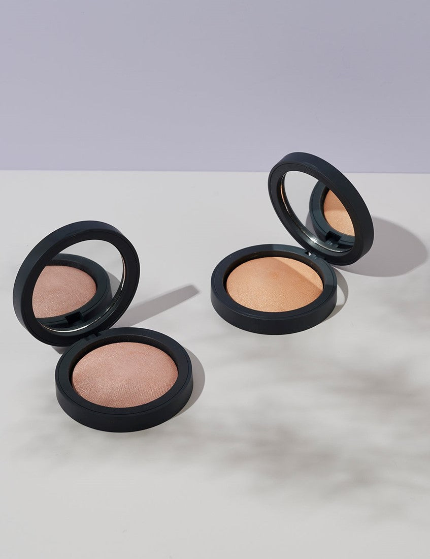 Inika's vegan Starlight illuminisor geeft een zeer natuurlijke en subtiele glans maar kan door meerdere laagjes aan te brengen ook een dramatische avondlook creëren.
