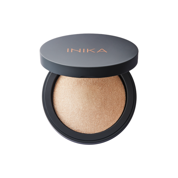 INIKA's Mineral illuminsor Dewdrop is een biologische, vegan, halal & 100% diervriendelijke highlighter met bronsachtige gouden ondertonen. 