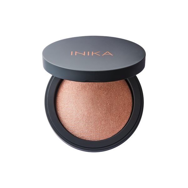 INIKA's Mineral illuminsor Dewdrop is een biologische, vegan, halal & 100% diervriendelijke highlighter met champagne roze ondertonen. 